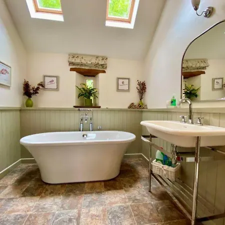 Stunning Barn Minutes From The District Hébergement de vacances *
