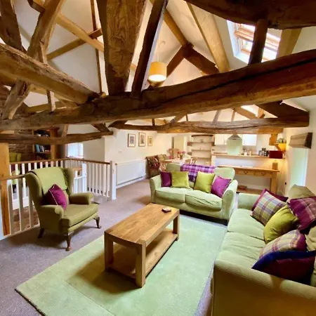 Holiday home Stunning Barn Minutes From The District *